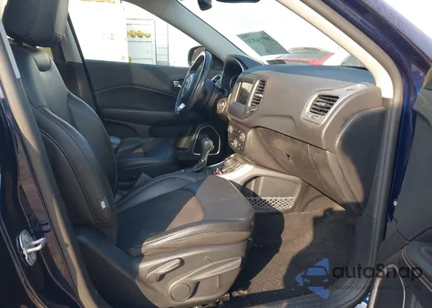 2019 Jeep Compass Latitude 4X4 z USA, uszkodzony, nr VIN 3C4NJDBB0KT818133